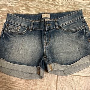 GAP SZ 4 denim shorts excellent condition